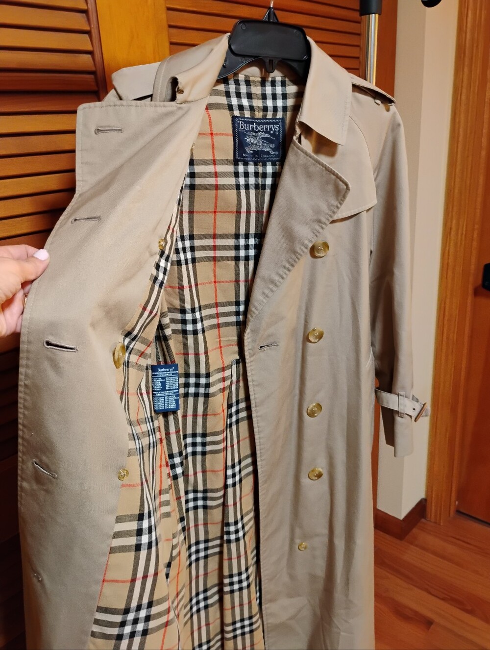 Vintage Burberry Khaki Double-Breasted Trench Coat with Signature Check Lining - Picture 4 of 10